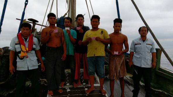 ๒๓ พ.ย. ๒๕๕๙ ชุดปฏิบัติงานเรือทรัพยากรฯ สบทช.๑ สนธิกำลังตรวจเรือประมงตามมาตรการป้องกันการทำประมงผิดกฎหมายฯ (IUU. Fishing)