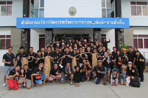 ๒๖ พ.ย. ๒๕๕๙ สบทช.๑ สนับสนุน บ.โตโยต้าโบโชคุ ร่วมกิจกรรมทำซั้งเชือก ปลูกปะการัง