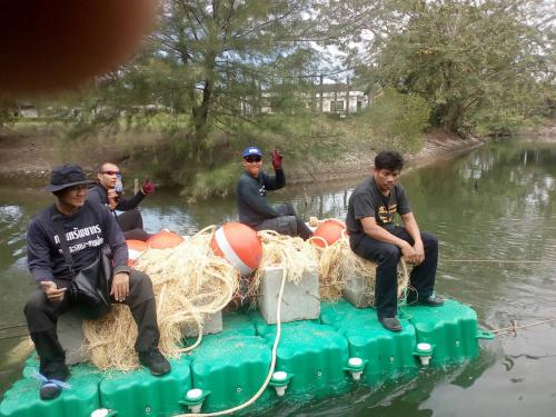 ๒๓ ม.ค. ๒๕๖๐ สบทช.๑ ร่วมกับกลุ่มประมงเรือเล็กคลองน้ำแดง จัดทำและวางซั้งเชือก