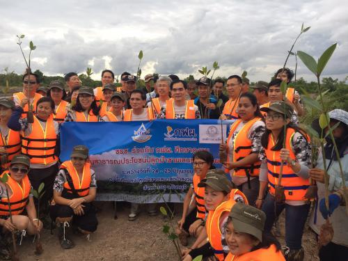 สบทช.1 ร่วมกับ กฟผ. ติดตั้งป้ายแปลงตรวจยึดในพื้นที่, ตรวจสอบพื้นที่เตรียมปลูกป่าชายเลน และ ปล่อยพันธุ์สัตว์น้ำ