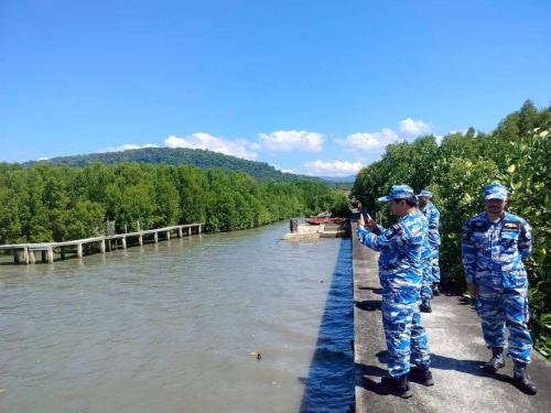 ศอปล.1 (ด่านเก่า ตราด) ร่วมตรวจสอบและติดตามผลการปฏิบัติตามเงื่อนไขการอนุญาตในพื้นที่ป่าชายเลน “โครงการก่อสร้างท่าเทียบเรืออเนกประสงค์คลองใหญ่”