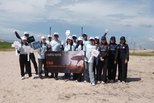สทช.1 ร่วมกิจกรรมเก็บขยะที่ตกค้างบนชายหาดแหลมเจริญ จ.ระยอง