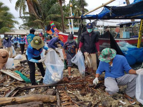 ศอทล.สงขลา จัดกิจกรรมจัดเก็บขยะทะเลที่ตกค้างในระบบนิเวศที่สำคัญแบบมีส่วนร่วม ณ ชายหาดชุมชนบ้านเกาะเพชร ต.เกาะเพชร อ.หัวไทร จ.นครศรีธรรมราช
