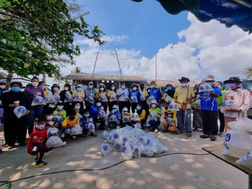 ศอทล.สงขลา จัดกิจกรรมจัดเก็บขยะทะเลที่ตกค้างในระบบนิเวศที่สำคัญแบบมีส่วนร่วม ณ ชายหาดวัดกระ ต.ชุมพล อ.สทิงพระ จ.สงขลา