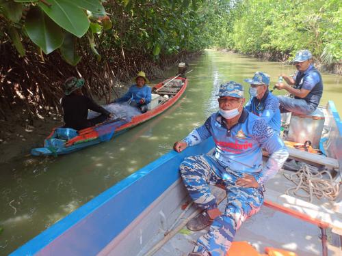 ศบปล.นศ. ลงพื้นที่ตรวจลาดตระเวนเชิงคุณภาพทางเรือ สืบหาข่าวการกระทำความผิดเกี่ยวกับการบุกรุก ทำลายทรัพยากรป่าชายเลนในพื้นที่รับผิดชอบ
