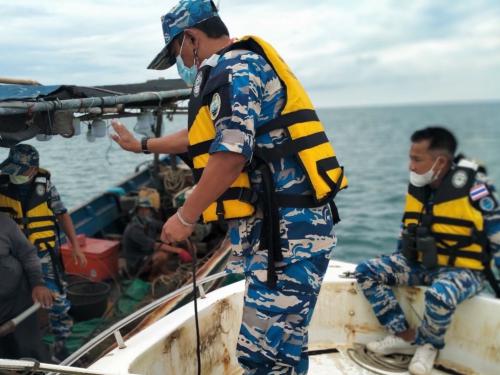 สอท. ร่วมกับ อสทล. นำเรือ ๒๑๖ ออกปราบปรามการทำประมงผิดกฎหมายพื้นที่ทะเลอ่าวไทย