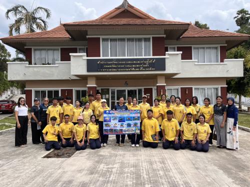 สอท. ร่วมต้อนรับคณะครู และนักเรียนโรงเรียนมัธยมสิริวัณวรี ๒ สงขลา เผยแพร่ประชาสัมพันธ์เกี่ยวกับการอนุรักษ์ทรัพยากรทางทะเลและชายฝั่ง