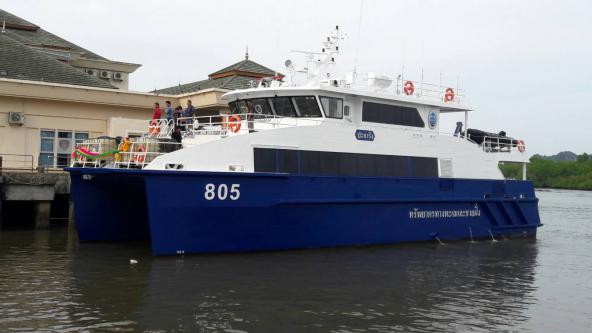เรือทรัพยากรทางทะเลและชายฝั่ง 805 เดินทางออกจากสงขลา  ผ่านน่านน้ำ มาเลเซีย สิงคโปร์ และอินโดนีเซีย